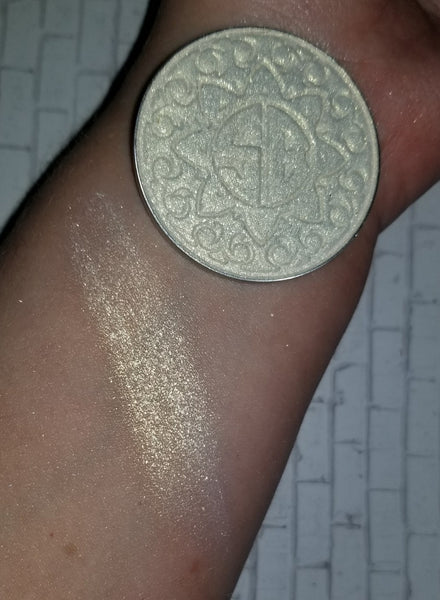 Clutch Your Pearls Pressed Highlighter - Shade Beauty