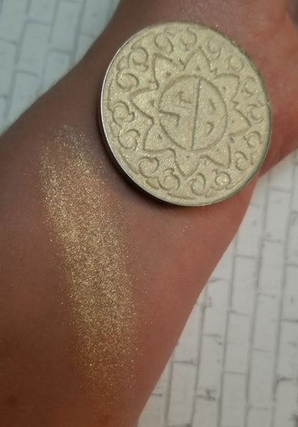Clutch Your Pearls Pressed Highlighter - Shade Beauty
